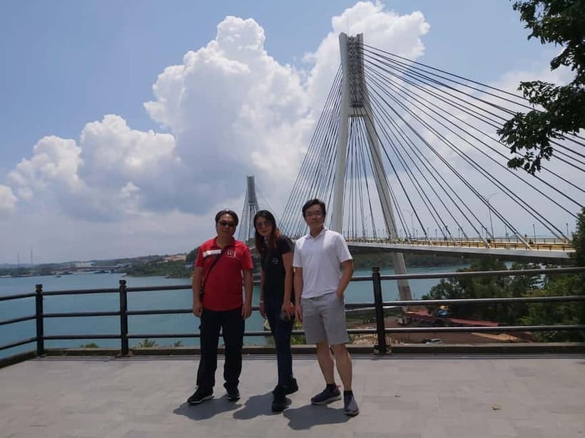 Batam Day Tour with Singapore ferry ticket, massage & lunch - Saung Budaya Batam: Malay dance, Angklung, and a fast culture primer