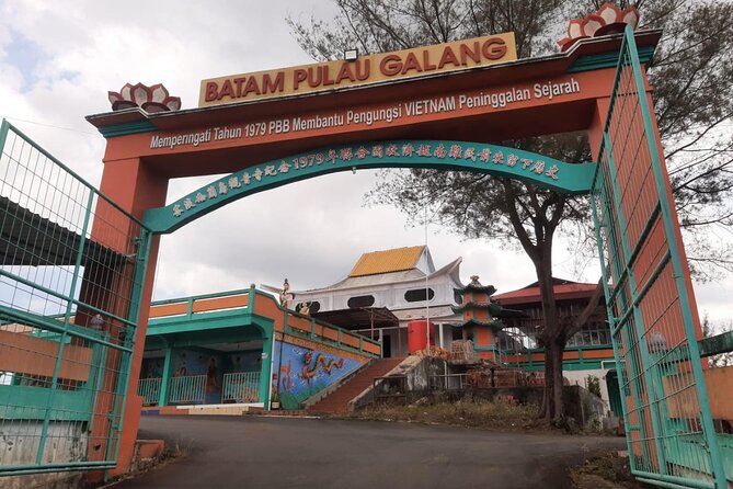 Batam Heritage Tour with Singapore Ferry Ticket, Lunch & Massage - Lunch at Barelang Seafood: where the day turns from history to fuel