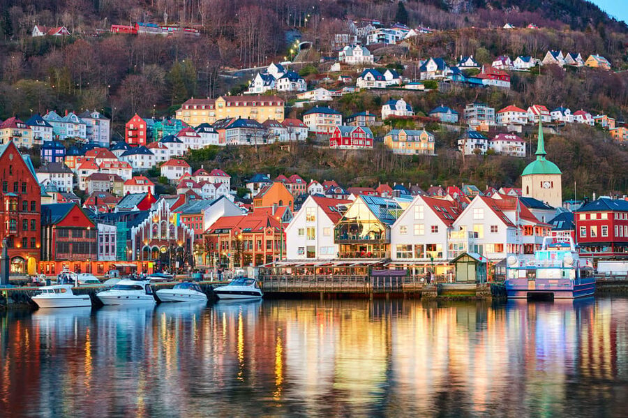 Bergen: Sightseeing Walking Tour with Ferry Ride - St. Mary’s Church and Bergenhus Fortress: power and faith in walking distance