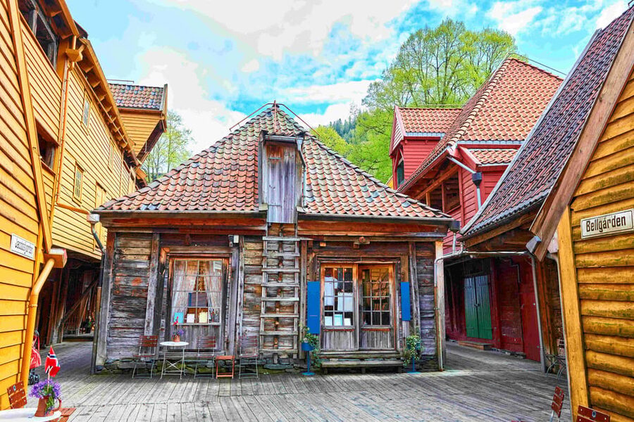 Bergen: Sightseeing Walking Tour with Ferry Ride - Bryggen and the Hanseatic wharf: the “why” behind the timber rows