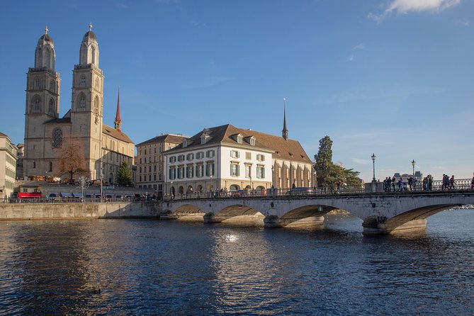Best of Zurich Tour with Felsenegg Cable Car and Ferry Ride - Zurich Old Town Altstadt: St. Peter’s Clock and Chagall’s Stained Glass