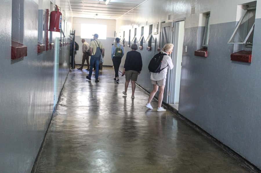 Cape Town: Robben Island ferry ticket plus Guided Tour - Meeting Point, ID Rules, and How to Avoid Ticket Headaches