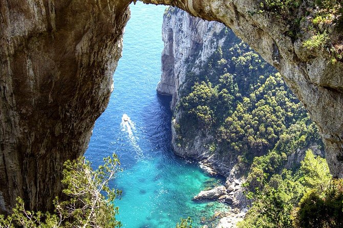 Capri Day Trip from Rome by Bus & Ferry – Guided or Independent - Food and shopping on Capri: what to expect when lunch is on your own