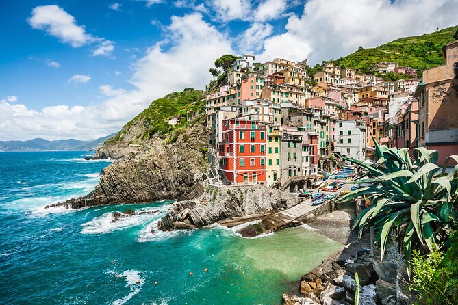 Cinque Terre Private Tour by Minivan and Ferry-Boat from Pisa - Minivan Comfort From Pisa: More Than Just Convenience