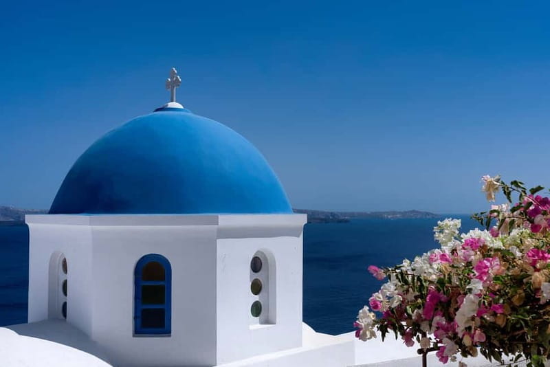 Crete: Santorini Day Trip with Fast Ferry Cruise - Athinios arrival and the guided bus tour: getting the volcano story right