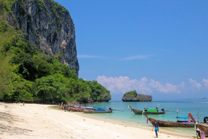 Day Tour from Phuket to 4 Islands in Krabi by Ferry & Speedboat - Koh Poda Island: white sand and a longer reset