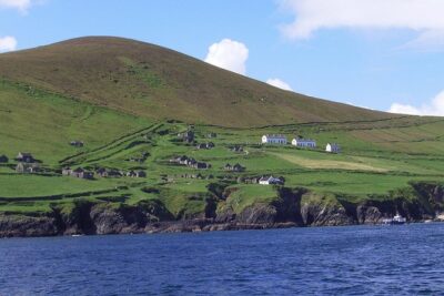 Dingle to Blasket Island Ferry - The ride toward the Great Blasket Island and the Slea Head views