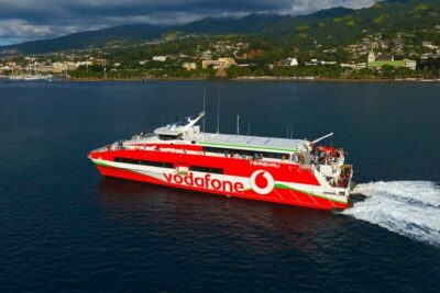 Discovering Moorea from Tahiti in 4x4 with the Ferry Terevau - Why the 4x4 format works so well on Moorea
