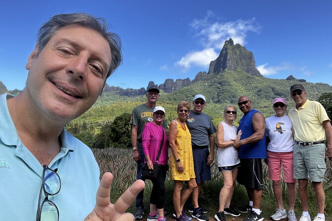 Discovering Moorea from Tahiti in 4x4 with the Ferry Terevau - Stop 5: Moorea Tropical Garden for vanilla and homemade jam tasting
