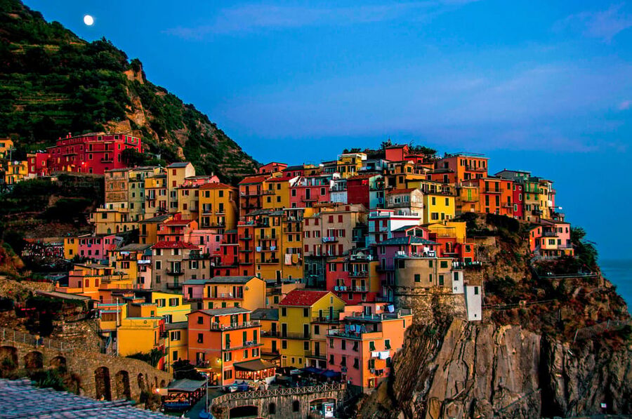 Exclusive Cinque Terre day tour by Ferry with stop in Pisa - Manarola After the Ferry: The Best Timing for Photos