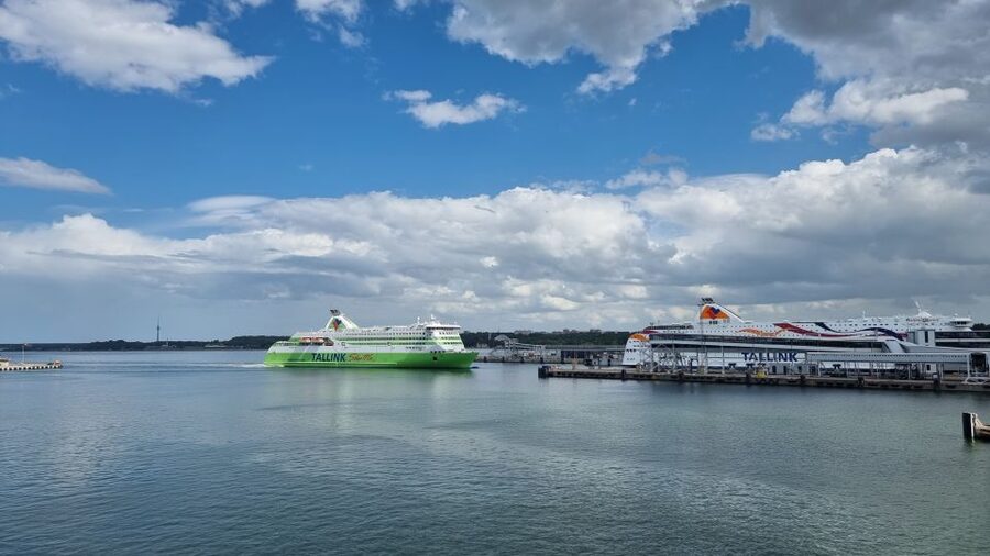 From Helsinki: Guided Day Trip to Tallinn by Ferry & VIP Car - From Helsinki to medieval Tallinn in one long day