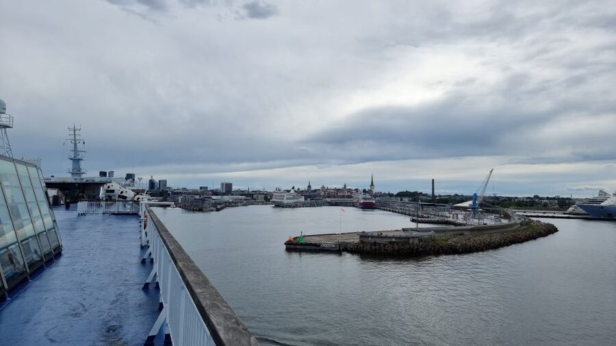 From Helsinki: Guided Day Trip to Tallinn by Ferry & VIP Car - Ferry crossing basics: how to plan your day