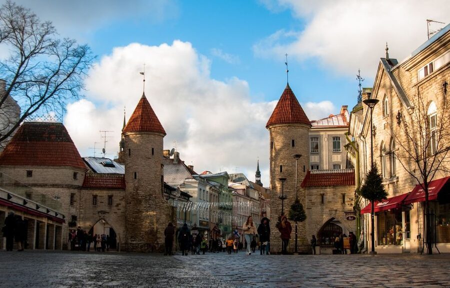 From Helsinki: Guided Day Trip to Tallinn by Ferry & VIP Car - Hotel pickup and the VIP car: comfort before and after the ferry