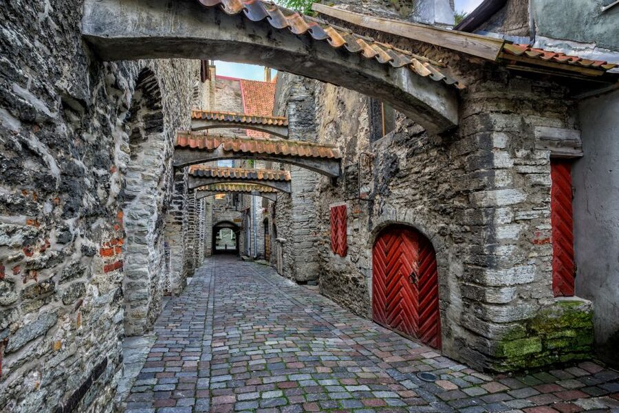 From Helsinki: Tallinn Guided Full-Day Tour by Ferry - Old Town Square and the UNESCO Street Grid: How You’ll Understand the City