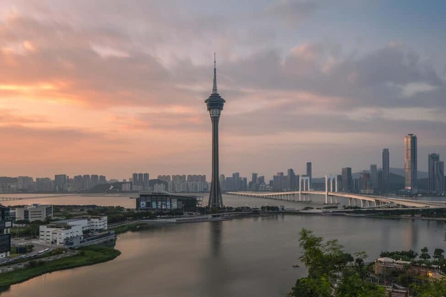 From Hong Kong: Macau Day Tour with R/T Ferry, Lunch, Pickup - The casino stop: quick, planned, and practical