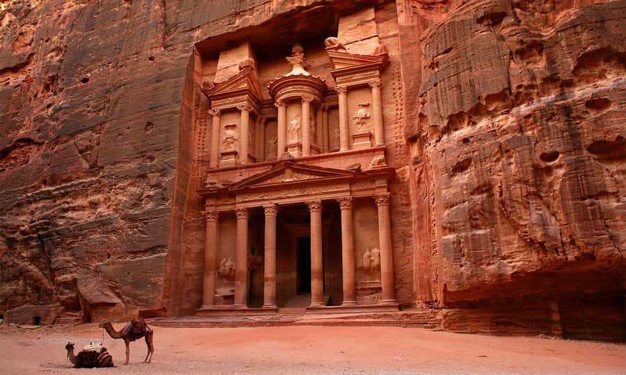 From Sharm El Sheikh: Day Tour to Petra by Ferry - Petra on a clock: Siq to Al Khazneh without wandering