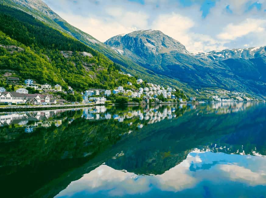 Guided tour: Hardangerfjord, Waterfalls and Ferry crossing - Fossen Bratte: a single-drop 79-meter photo stop