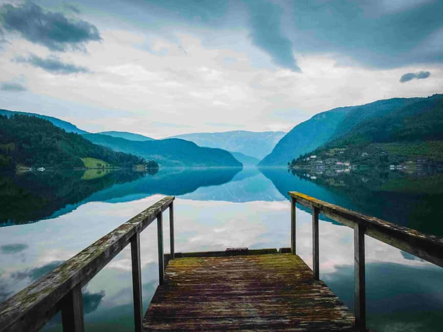 Guided tour: Hardangerfjord, Waterfalls and Ferry crossing - Road 550 to Jondal: photo stops and the Herand marina break