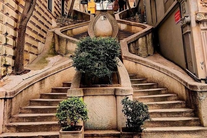Hidden Gems of the Istanbul: From Galata Tower to Balat - Kamondo Stairs: small steps, big design and a clear backstory