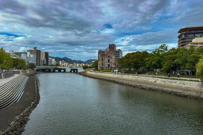 Hiroshima and Miyajima Day Trip with Itsukushima Shrine & Ferry - Why this Hiroshima–Miyajima combo works in about 8 hours