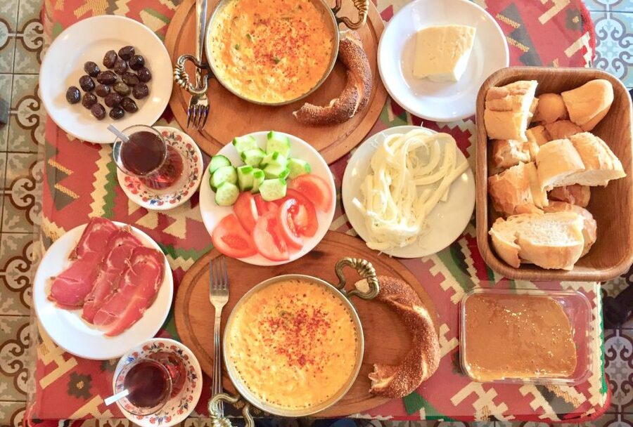 Istanbul: Taste of Turkey with Europe & Asia by Ferry - Eminönü Meet-Up at Hamdi Restaurant: A Handy Starting Point