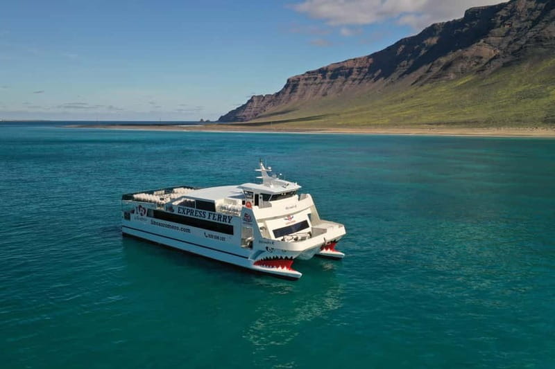 Lanzarote: Ferry to La Graciosa with Wi-Fi (free parking) - Orzola Port: the no-fuss start point (and free parking)