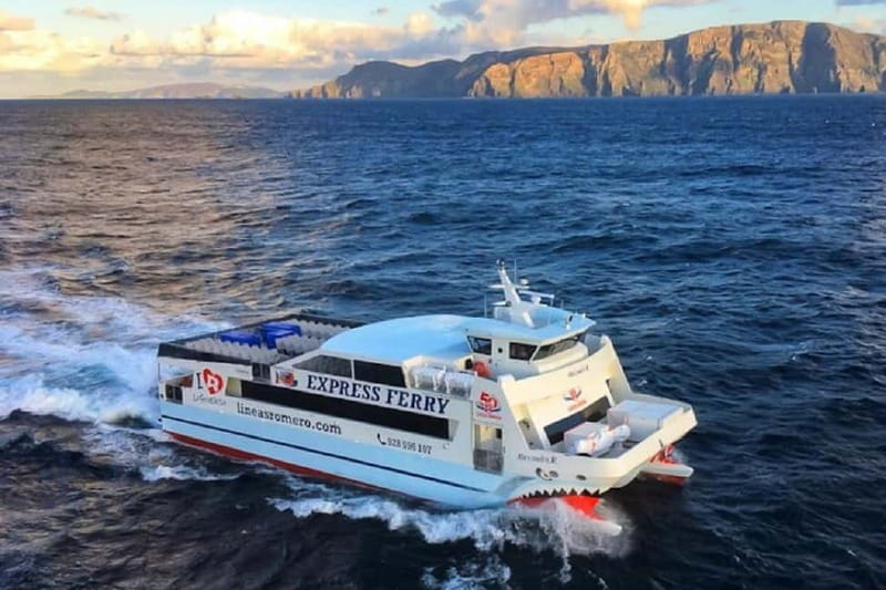 Lanzarote: Ferry to La Graciosa with Wi-Fi (free parking) - Who this La Graciosa ferry day is for