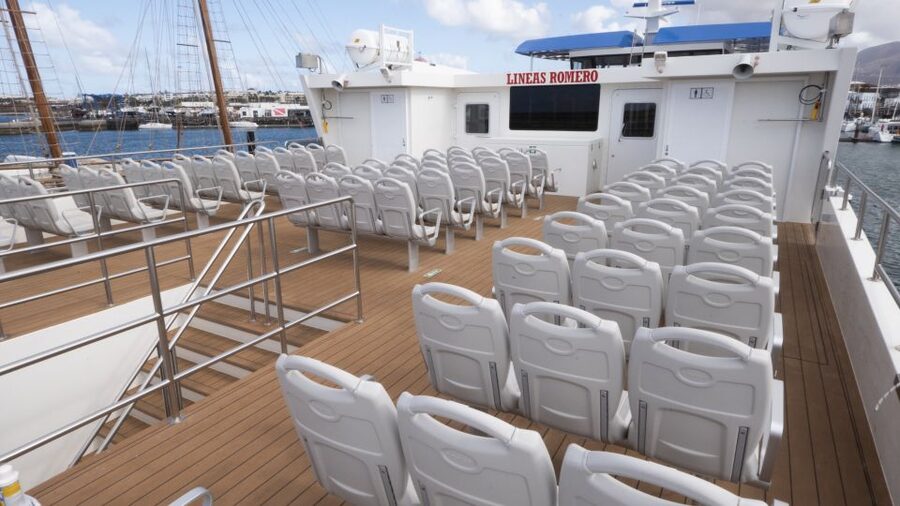 Lanzarote: Fuerteventura Return Ferry Ticket with Bus - The 9:30 AM Express Ferry: Fast to Fuerteventura
