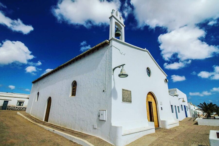 Lanzarote: Return Ferry to La Graciosa with Bus Pickup - La Graciosa feels quieter for a reason: white sand, crystal water, and a protected sea