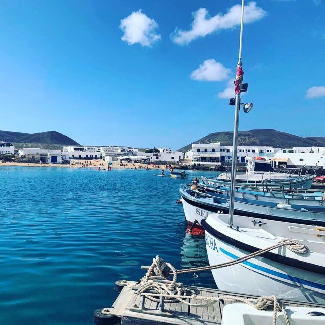 Lanzarote: Return Ferry to La Graciosa with Bus Pickup - What you can do on your own: beaches, hiking, 4x4s, bikes, and lunch