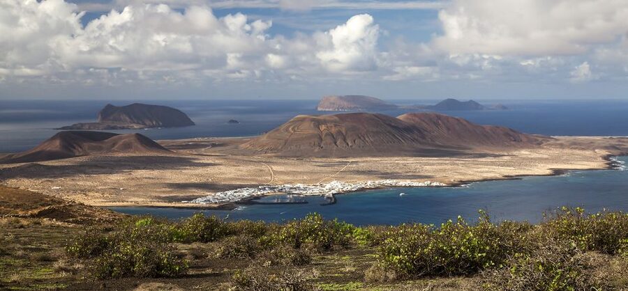 Lanzarote: Return Ferry to La Graciosa with Bus Pickup - Small logistics details that can trip you up