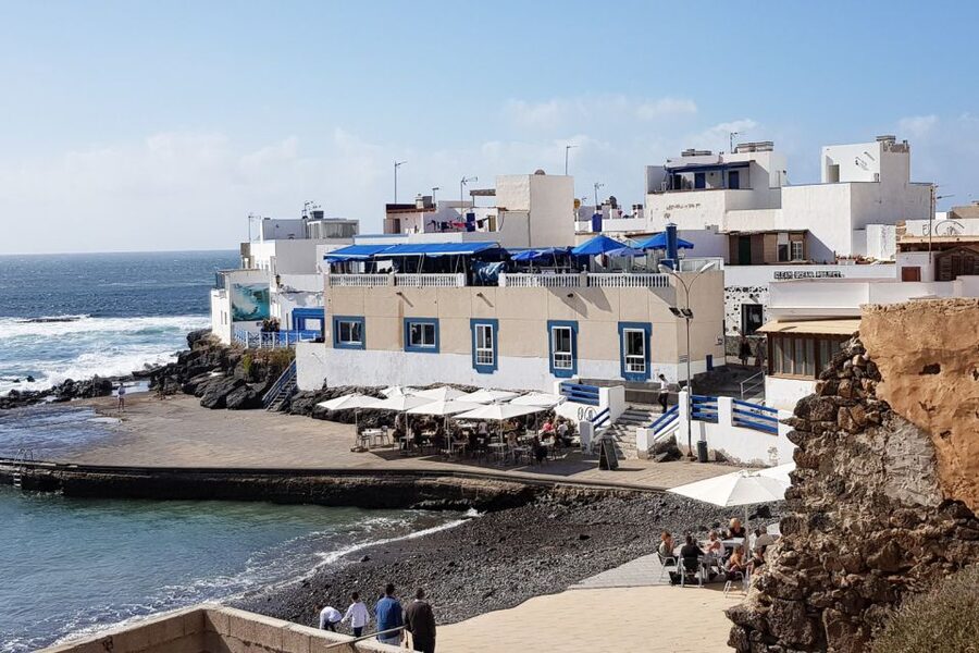 Lanzarote: Return or 1-Way Ferry to Fuerteventura with Wifi - Never-ending beaches: making a beach walk feel like a plan