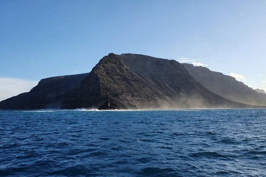 Lanzarote: Roundtrip Ferry Transfer to La Graciosa - Órzola Harbour Boarding Pass: Why 15 Minutes Before Matters