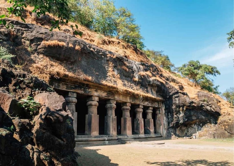Mumbai: Elephanta Caves Private Tour with Ferry Ride - Mumbai Skyline Ferry Ride: The Easy Start at Gateway of India