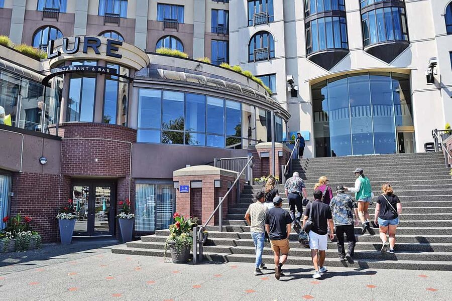 Pickle Pub Crawl: Ferry Rides and Appetizers - Fisherman’s Wharf tasting stop: classic waterfront energy, watch the crowd