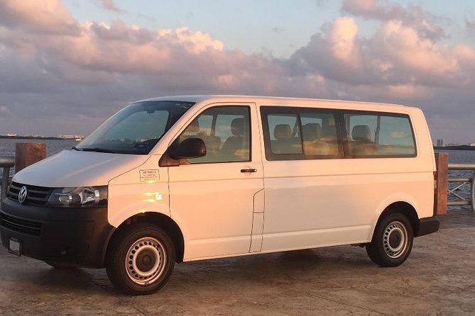 Private Transfer Cancun-Playa del Carmen/Ferry/Puerto Aventuras - Finding your driver in Cancun: banners, the right terminal, and how not to miss pickup