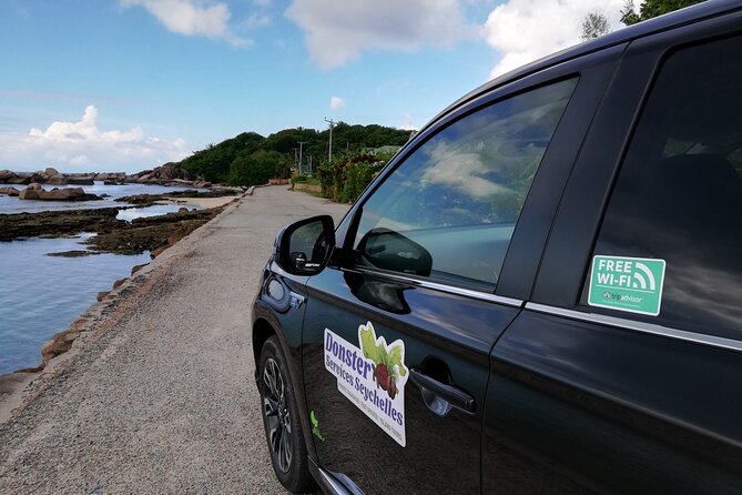 Private Transfer from PRASLIN Ferry Terminal - Finding your driver at the ferry harbour (and not wasting daylight)