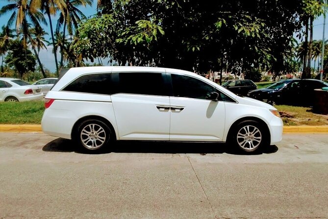 Providenciales Airport (PLS) to hotels or ferry -Arrival Transfer - Comfort Level: Licensed Vehicles, Clean Rides, and Practical Features
