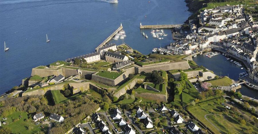 Quiberon: Ferry tickets from/to Belle-Île-en-Mer, Le Palais - Citadelle Vauban: the historic anchor you can see without overplanning