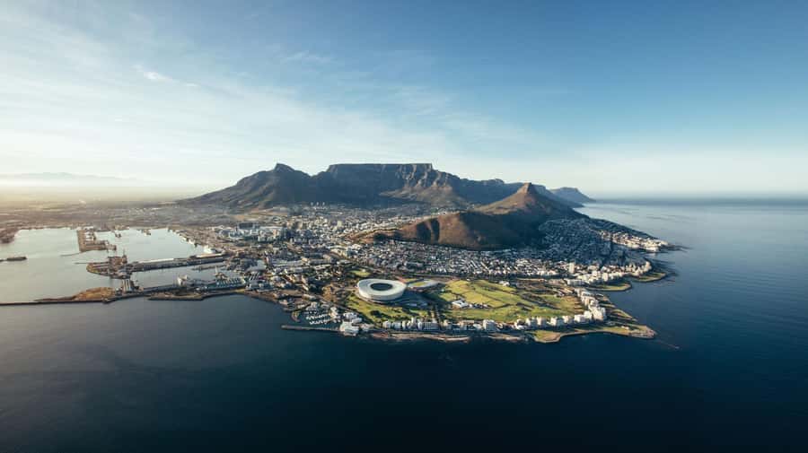 ROBBEN ISLAND MUSEUM TOUR, WITH OPTIONAL LAST MINUTE TICKETS - Meeting the guide: what a former political prisoner brings to the museum