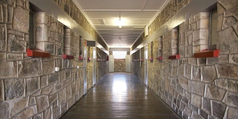ROBBEN ISLAND MUSEUM TOUR, WITH OPTIONAL LAST MINUTE TICKETS - What’s worth your attention (and what needs extra care)