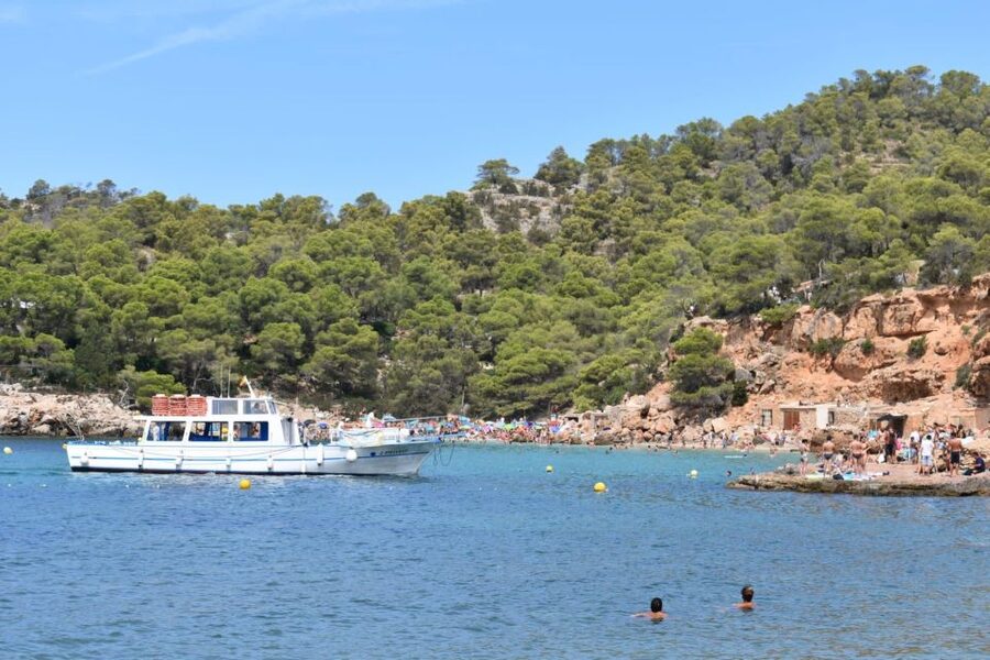 Sant Antoni: Round-Trip Ferry Transfer to Cala Salada Beach - Timing and Return Choices: Make the Ferry Work for You