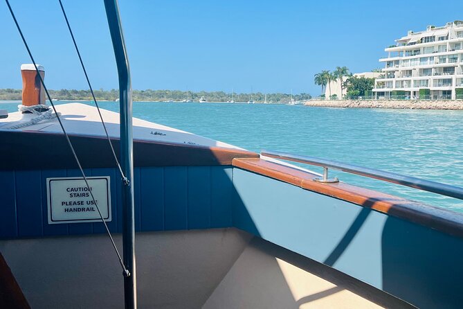 Secrets of Noosa Tour with Oceanview Lunch, Nature & Noosa River Ferry - Stop 4: Sunshine Beach oceanview lunch (with time to wander)