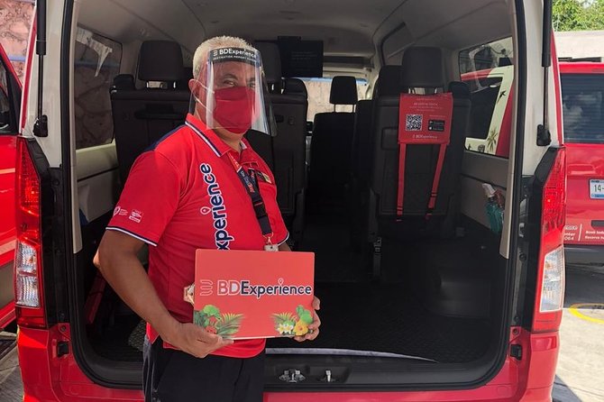 Shared transfer R/T VAN Apto-Muelle Ferry Isla Mujeres-Apto C/ Tickets Ferry - Size and Pace: Shared Doesn’t Mean Slow, But It Does Mean Flexible