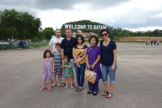 Singapore to Batam:City Tour with Ferry Tickets & Lunch - Maha Vihara Duta Maitreya Temple and 70 Fahrenheit Koffie: calm power + coffee culture
