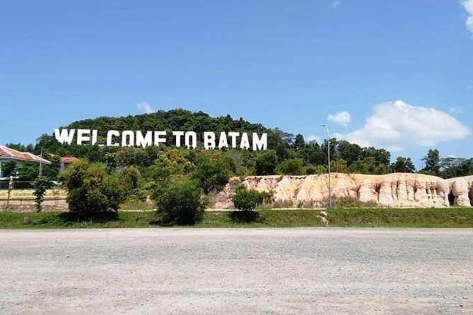 SMALL GROUP: Batam day tour with Ferry, 1-hour Massage, and Lunch from Singapore - Maha Vihara Duta Maitreya and Pura Agung Amerta Buana: Faith Across Styles