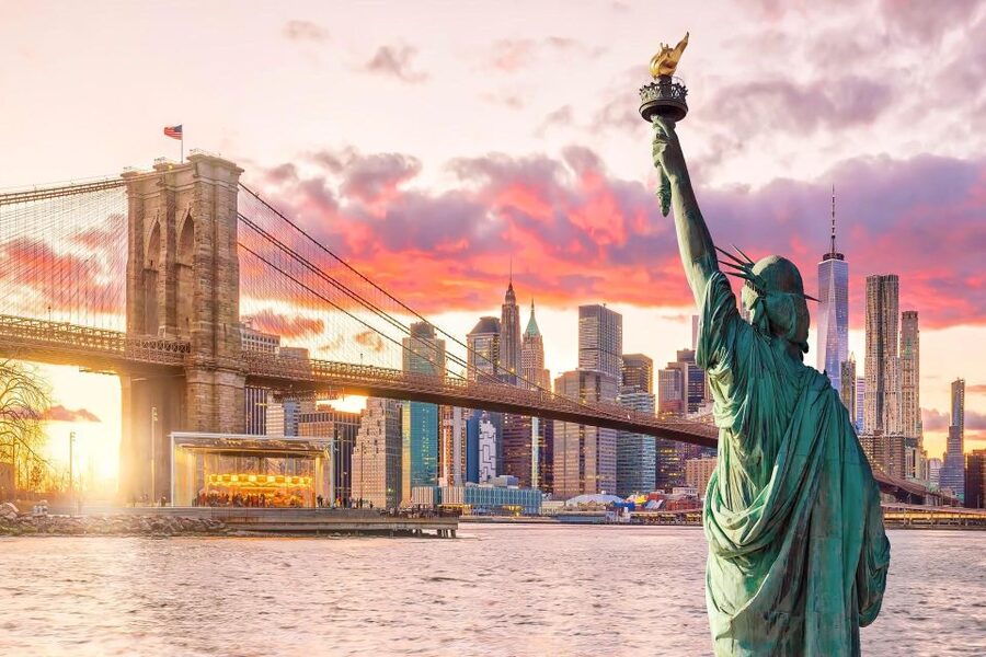 Statue of Liberty & Ellis Island by Ferry with Private Guide - Meeting at Castle Clinton: the easy start that sets the tone