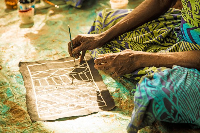 Tiwi Islands Cultural Experience from Darwin Including Ferry - Food and timing: billy tea, damper, and lunch around 1pm