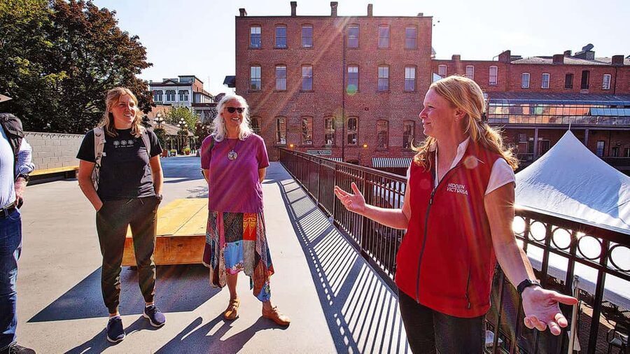 Victoria Bites and Sights Tour with Food, Drinks and Ferry - A historical pub stop that keeps the tour grounded