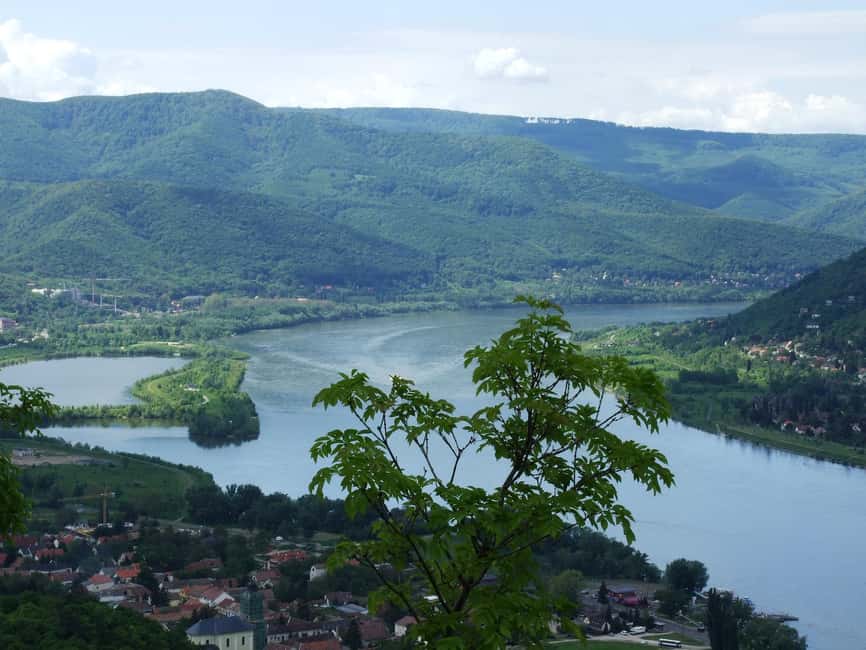 Visegrád Hike & Castle Tour with Ferry from Budapest - Getting Oriented: Starting at Nyugati and Leaving Budapest Smoothly
